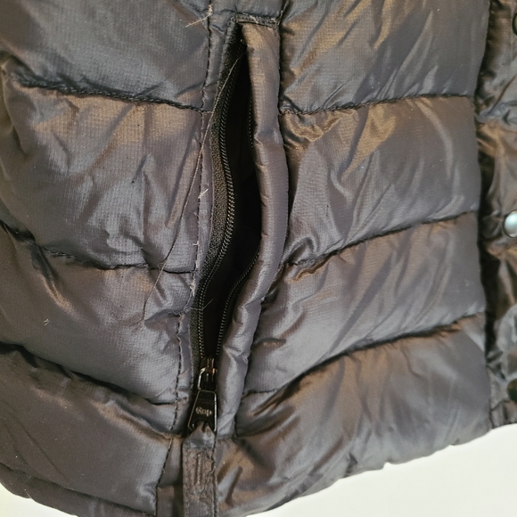 Women's Gap PufferVest Black/Deep Navy Size Medium - Picture 6 of 7